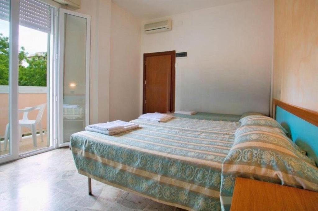 Hotel Vernel Rimini Esterno foto