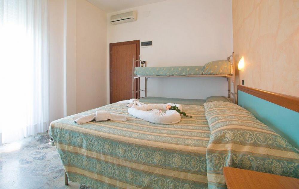 Hotel Vernel Rimini Esterno foto