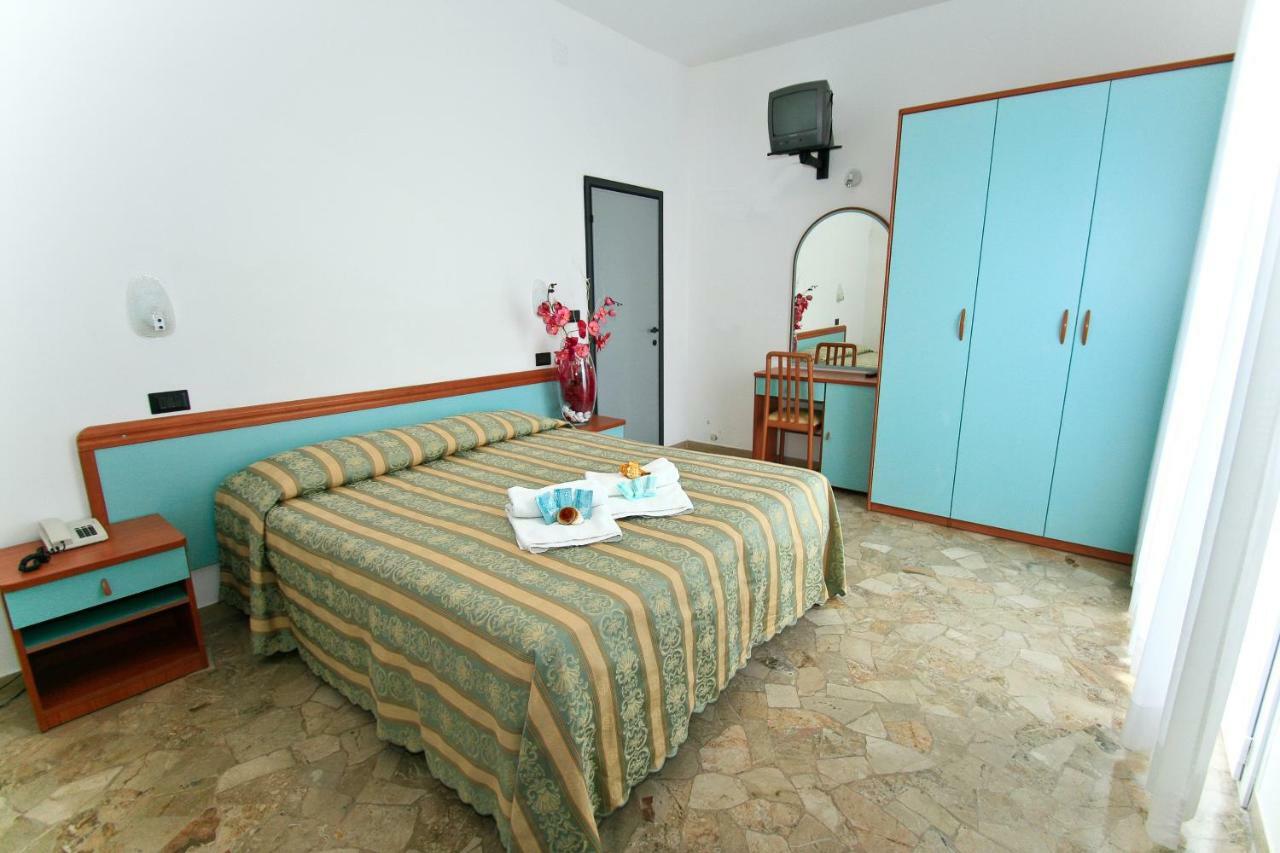 Hotel Vernel Rimini Esterno foto