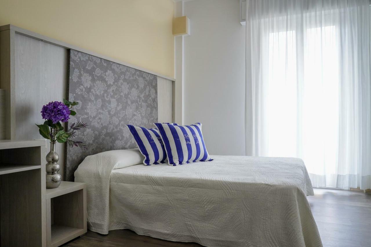 Hotel Vernel Rimini Esterno foto